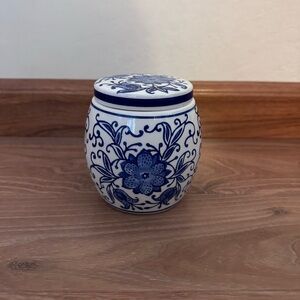 Small Blue and White Floral Ceramic Garden Stool Candle Brand New